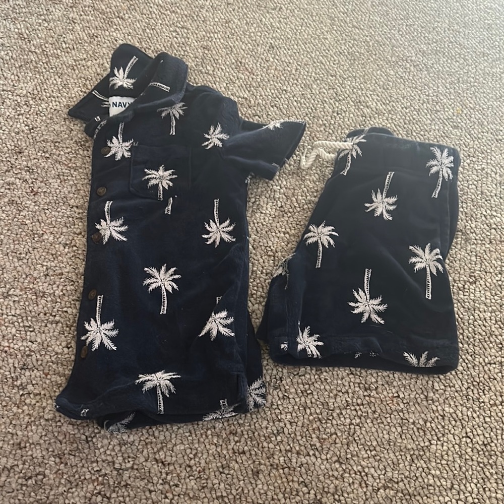 Old Navy terrycloth matching set. 4t